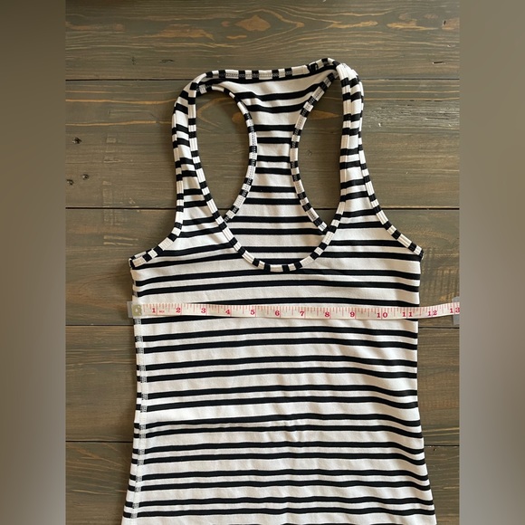 Lululemon Size 0 / 2 Tank Top.. Great condition. - Picture 4 of 5